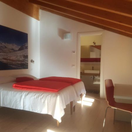 Le Stanze Del Trenino Rosso Bed & Breakfast Tirano Eksteriør bilde