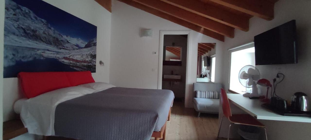 Le Stanze Del Trenino Rosso Bed & Breakfast Tirano Eksteriør bilde
