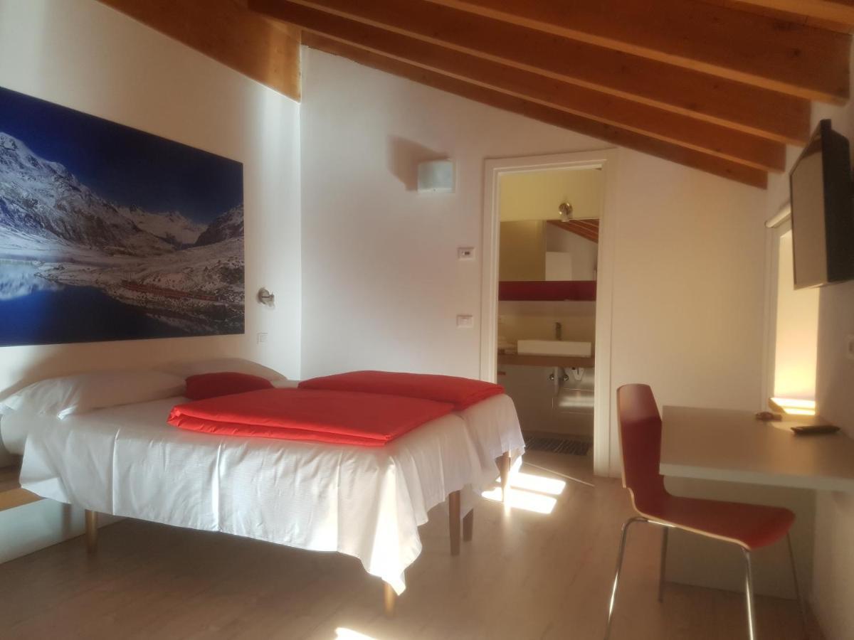 Le Stanze Del Trenino Rosso Bed & Breakfast Tirano Eksteriør bilde