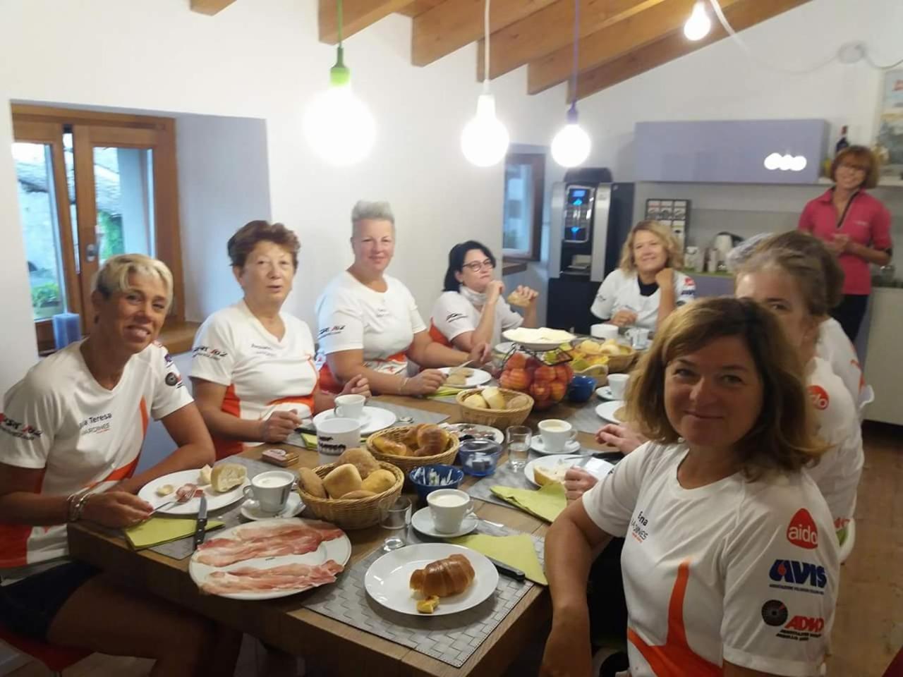 Le Stanze Del Trenino Rosso Bed & Breakfast Tirano Eksteriør bilde